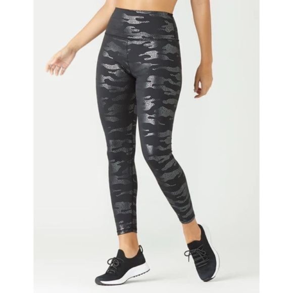 Cyclebar Pants - Cyclebar Glyder Black and Gray Camouflage Leggings